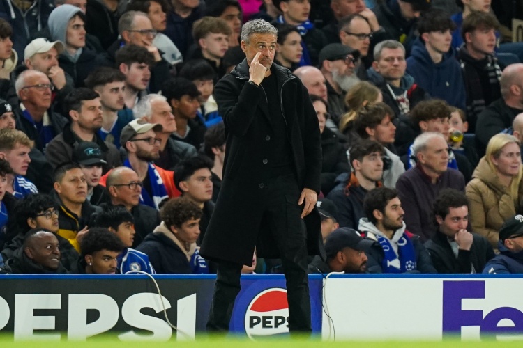 恩里克执教巴黎期间球队打进393球，打破巴黎主帅纪录